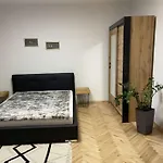 Dom W Nowym Saczu Przy Miasteczku Galicyjskim