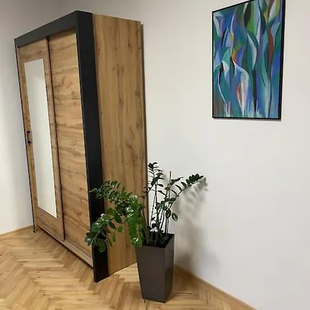 Dom W Nowym Saczu Przy Miasteczku Galicyjskim Újszandec